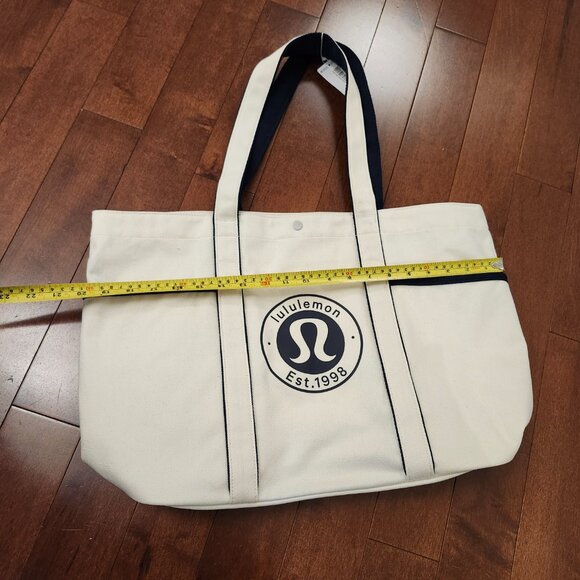 Lululemon daily multi pocket canvas tote in white - Picture 6 of 7